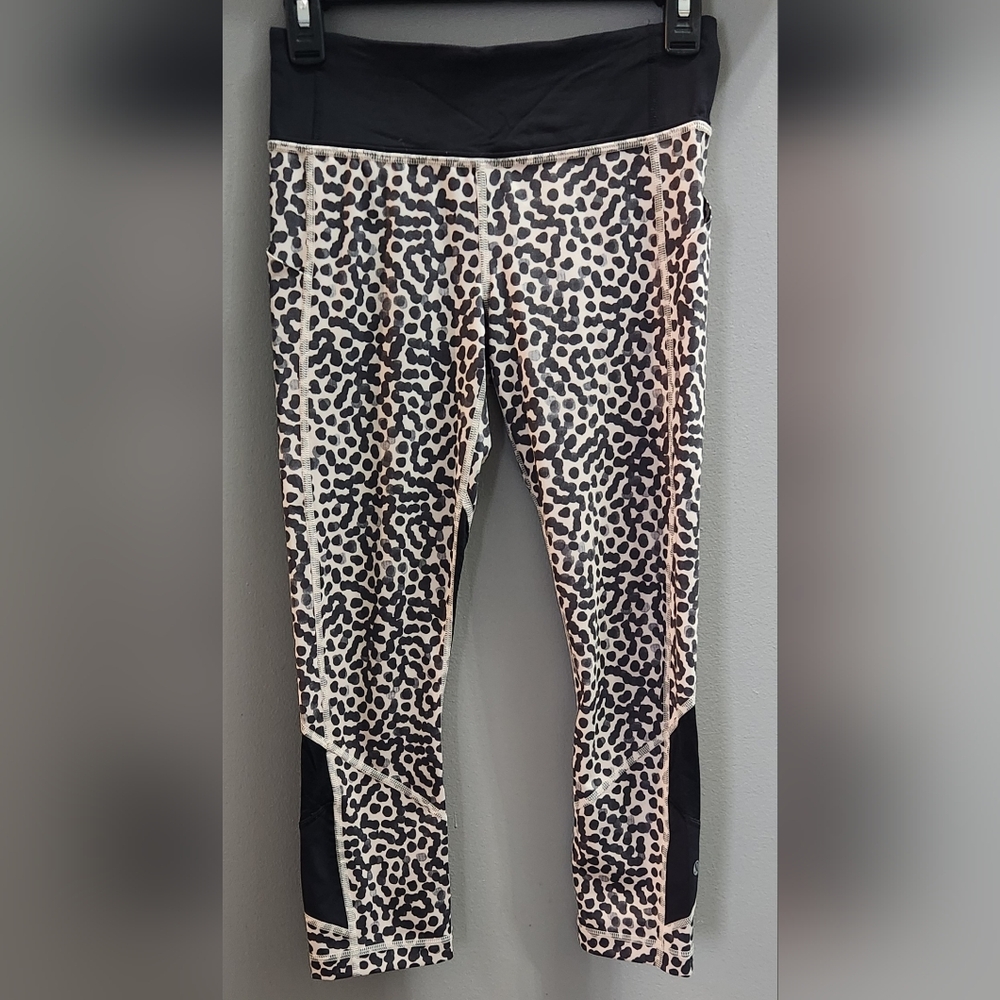 Lululemon Size 4 Leopard Print Leggings With Pockets